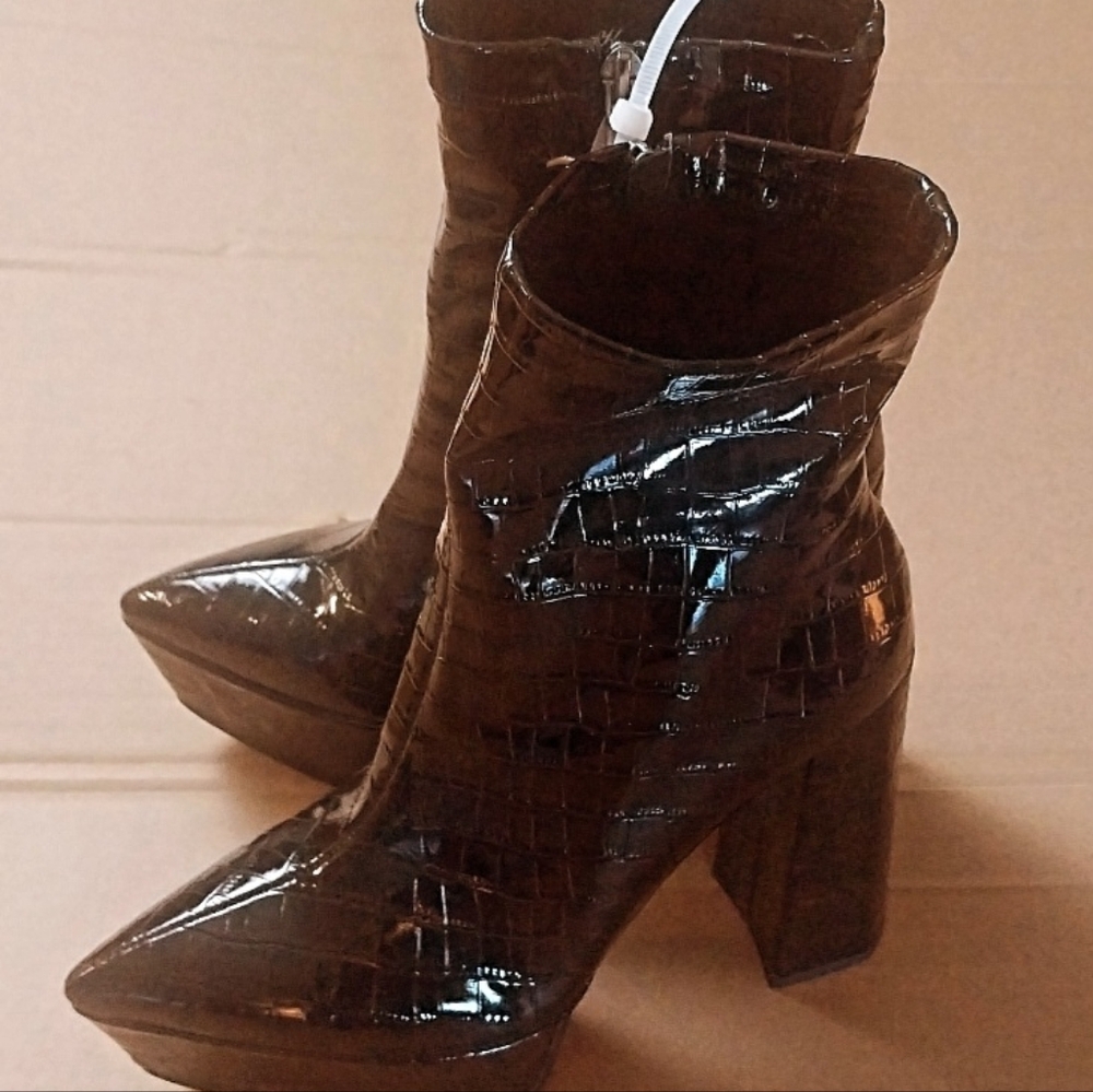 Ladies croc styled booties Krataria